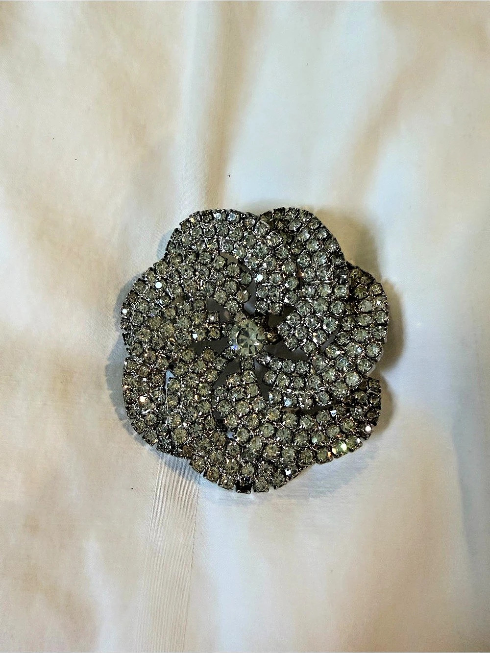 Rhinestone Floral Brooch in Gray & Silver Like New
